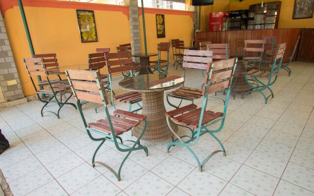 Parkview Safari Hotel and Apartments
