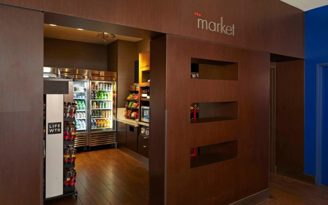 Courtyard by Marriott Los Angeles LAX/Century Boulevard