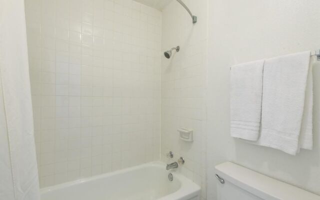 Castle inn & suites by OYO Lawton