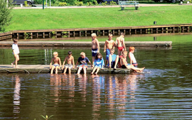 Cozy Chalet w/ Pool Access