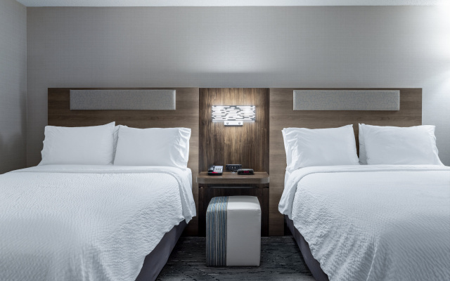 Holiday Inn Express & Suites Vadnais Heights by IHG