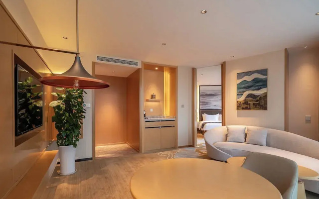 Serene Yuhua Hotel