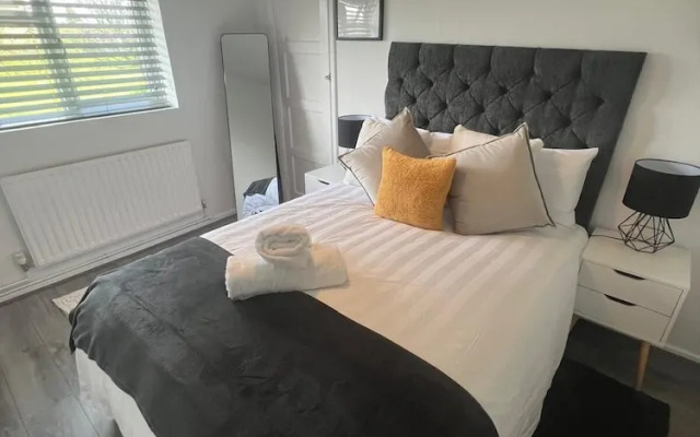 Serene Escape Cosy Apartment in Wolverhampton