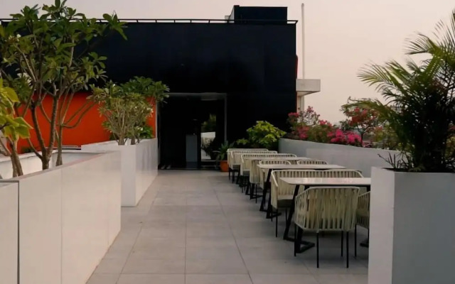 Hotel Radhika
