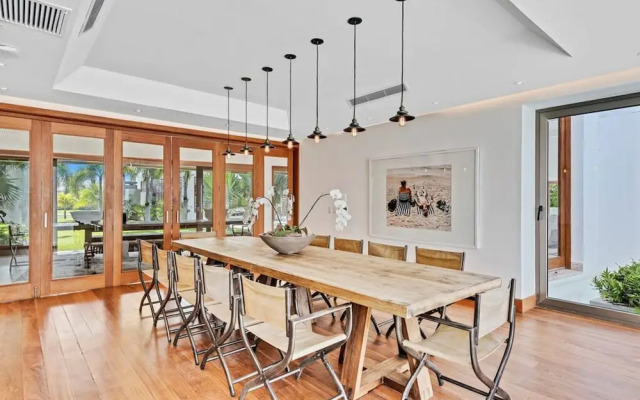 Modern Oasis Stunning Views of Golf Course River