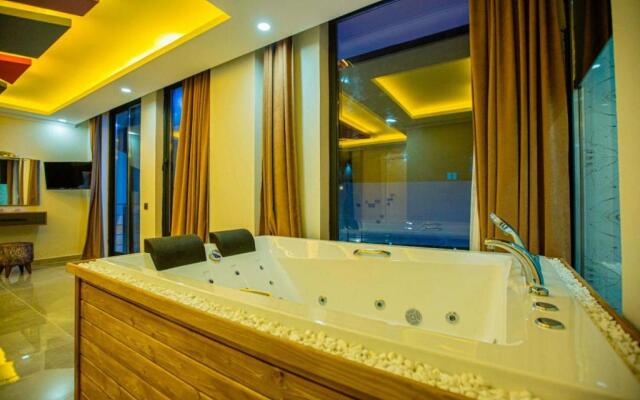 Fabulous Villa With Pool in Kas