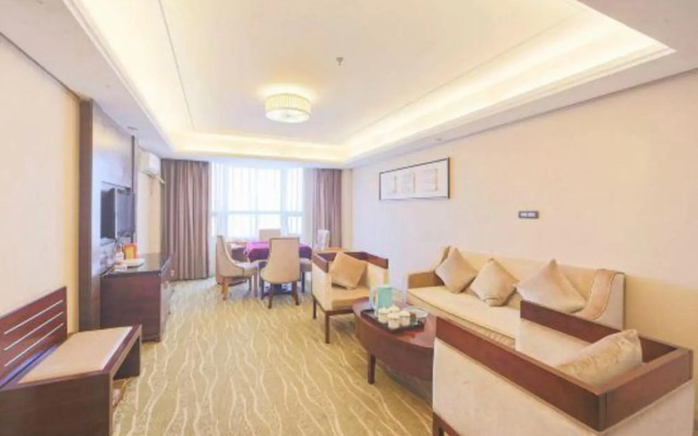 Yicheng Lanbowan Hotspring Holiday Hotel