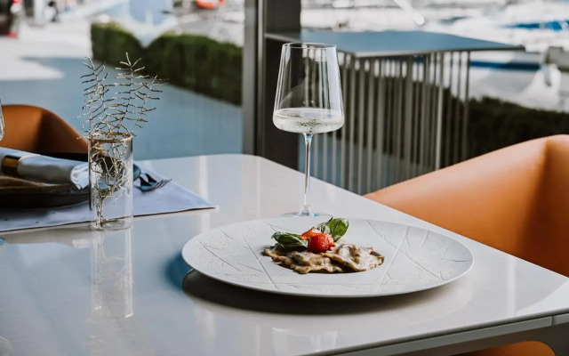 Hotel Stomorin-Marina Hramina