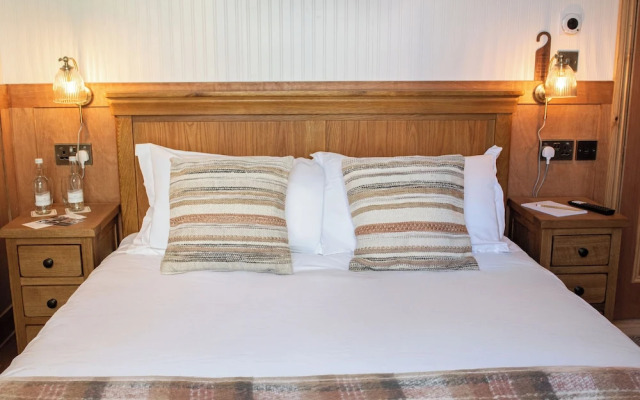 The Old Farmhouse Pub & Rooms