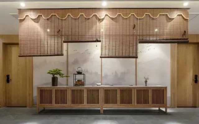 QIANNA HOTEL (Hebi High Speed Railway Station, Qi River View)