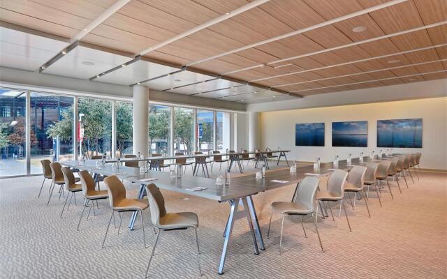 HALL Arts Hotel Dallas, Curio Collection by Hilton