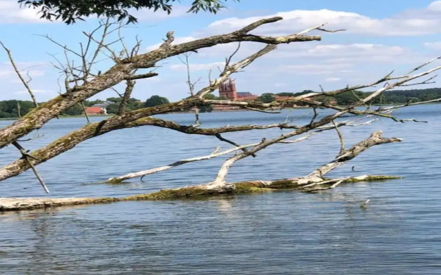 Lakeside Living With Garden