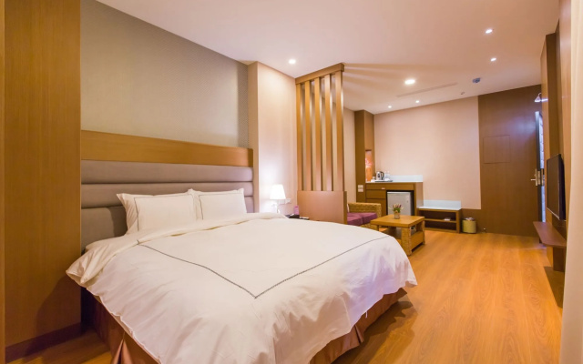 Ting-Feng B&B