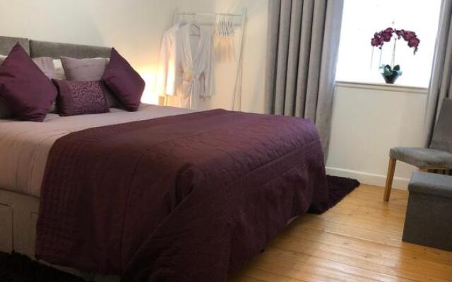 ACE Largs Ground Floor Apartment with Garden