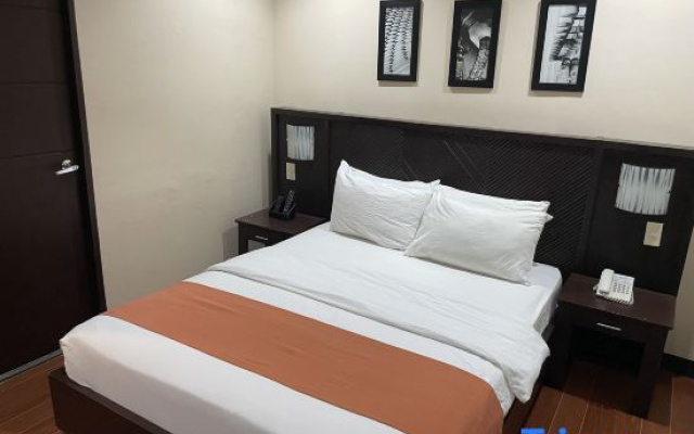 RedDoorz Plus @ Hotel Esse