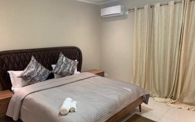 Executive 3 Bedrooms Fully Furnished Apartment Close to Amenities