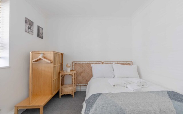 Spacious 3BD Flat, Close to Tube - Fulham!