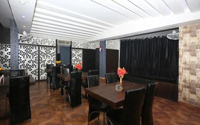 Hotel Bullet Inn & Lounge By OYO Rooms