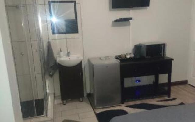 82 on BUREN GUEST HOUSE