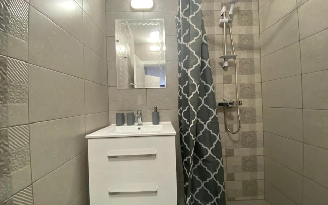 Studio Anita Complex B16