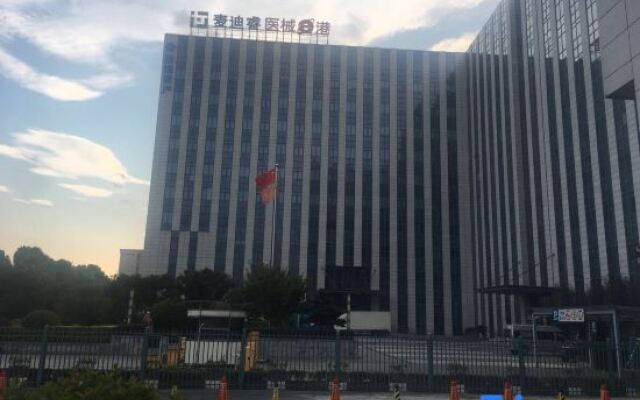 Vienna International Hotel National Exhibition Center Huaxu Highway