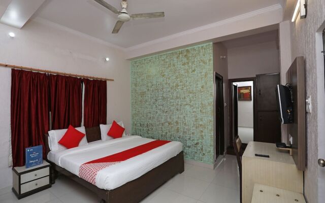 OYO 19824 Hotel Doon Palace