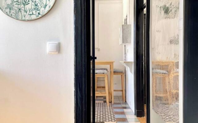 Central Hidden Gem, Rustic Modern 2 Bedroom Flat