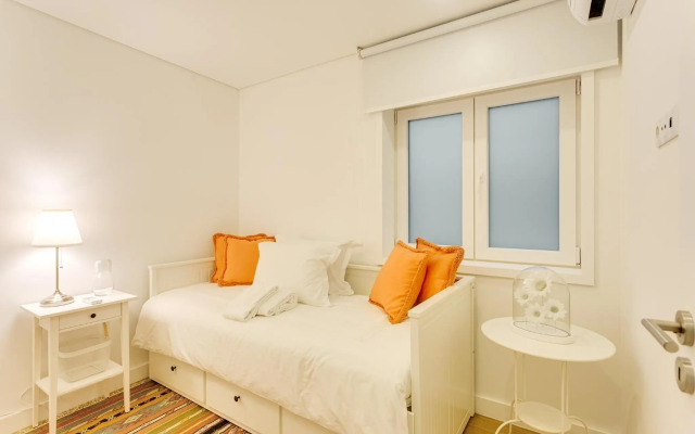 Wood Premium Downtown Apartment by DA'HOME