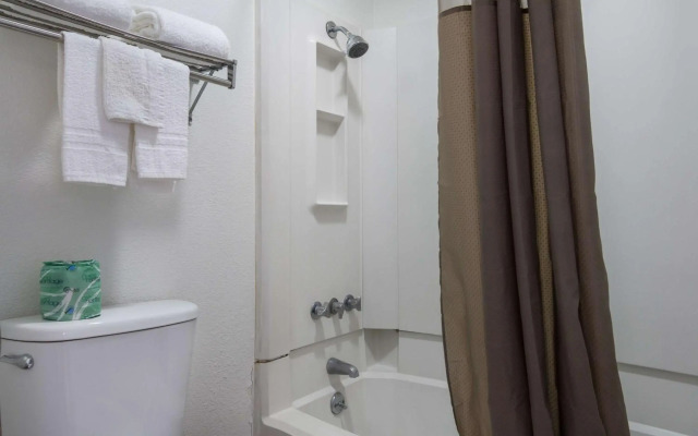 Motel 6 Marshall, TX