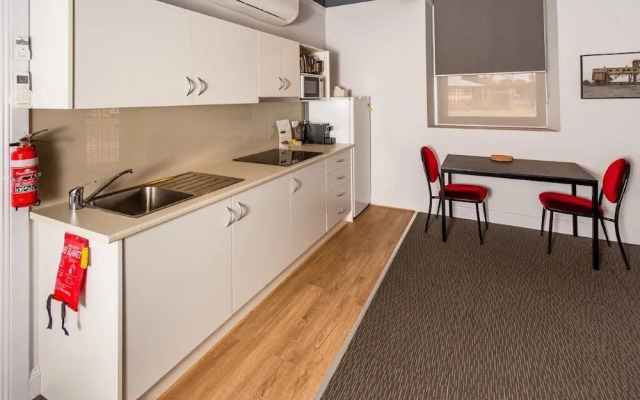 Daydream Motel & Cottages