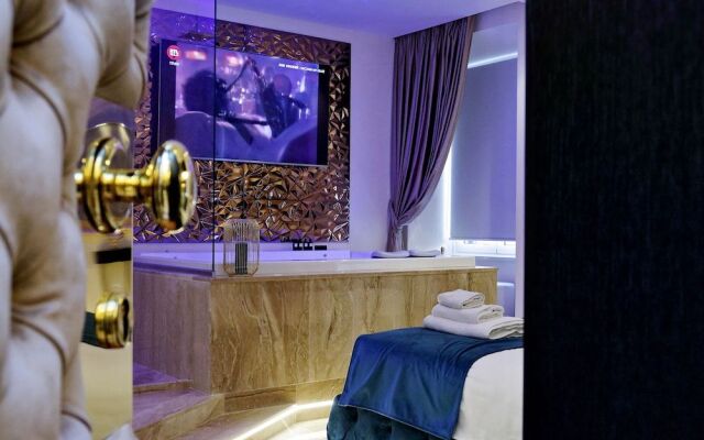 Trevi Diamond Luxury Suites & Jacuzzi