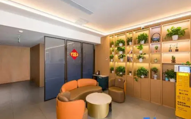 Super 8 Preferred Hotel (Beijing Jiaomen East Metro Station)