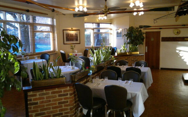 Elva Lodge