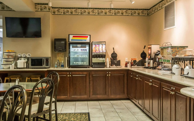 Quality Inn & Suites Dixon near I-88