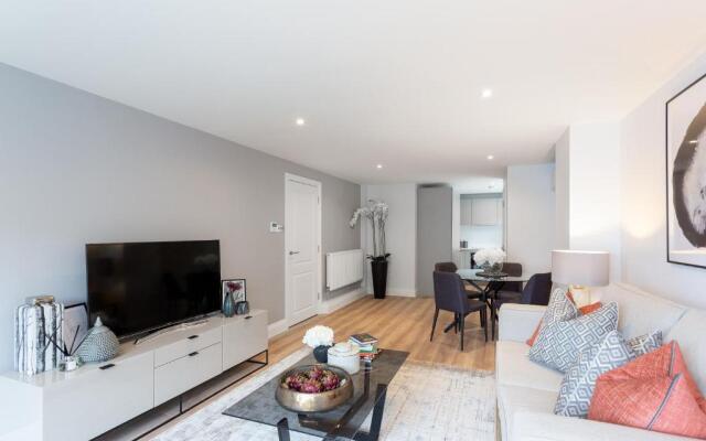 The Carlyle - Elegant Serviced Apartments