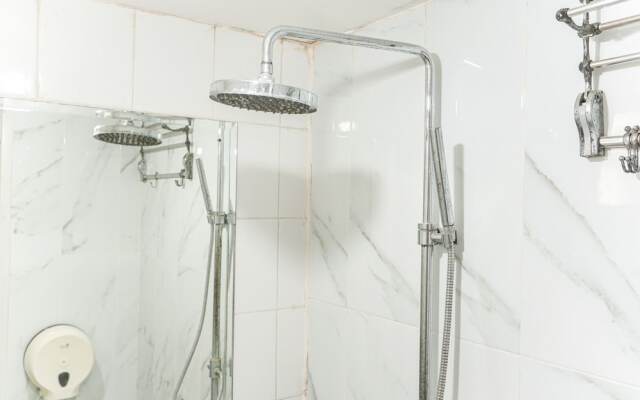 Strategic And Comfort 1Br At Bassura City Apartment