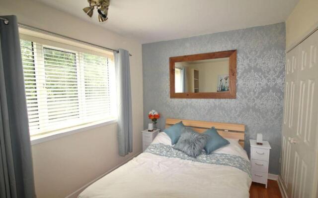 Large Balcony Apartment - Town & Races -2 Dbl Beds