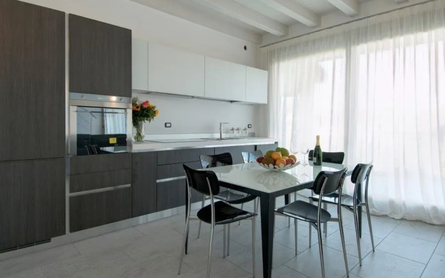 Sirmione Halldis Apartments