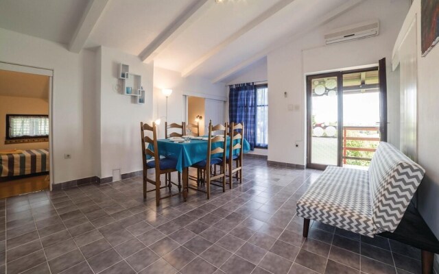 Awesome Home in Tar With Wifi and 3 Bedrooms