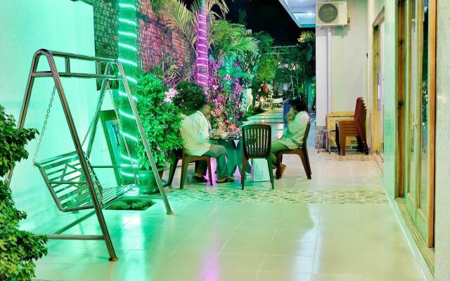 Halona Hotel