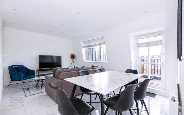 Stylish Three-bed Flat in Marylebone