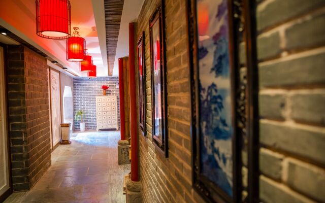 Yangshuo C.Source West Street Residence