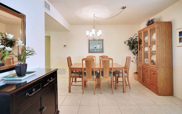 Trillium 2C Beach Front Condo With Private Balcony/pool!