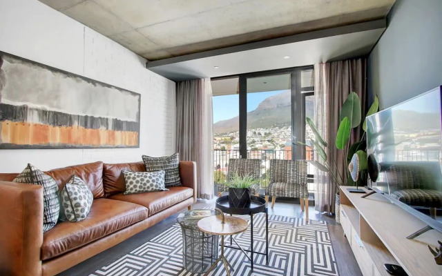 Modern Top Floor Apartment Mountain Views