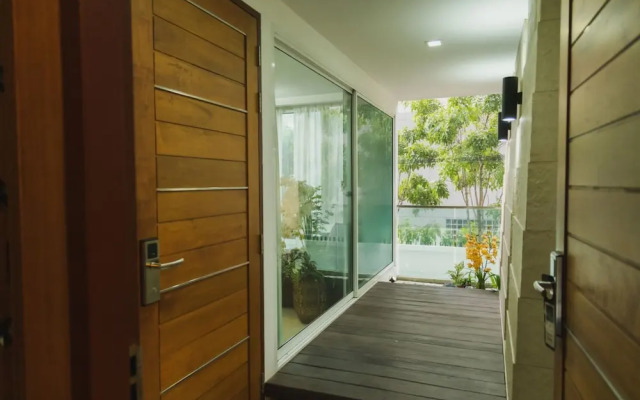 Beverly 33 Suites by PROMPT HOLIDAY HOME