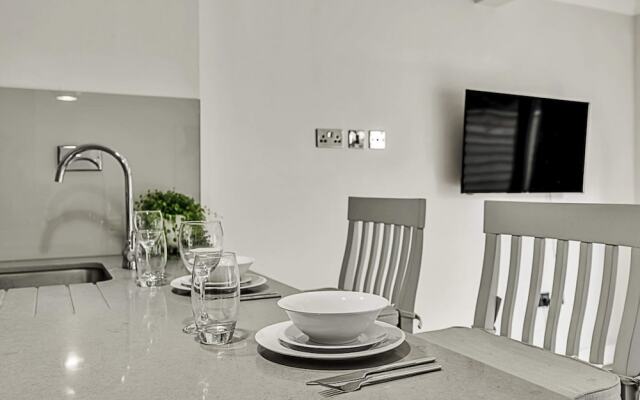 Chic and Contemporary Retreat in Brentford