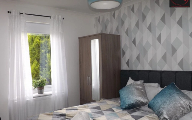 Two Bedroom Apartment by Klass Living Serviced Accommodation Motherwell - Anderson Apartment With WiFi &Parking