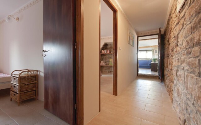Nice Home in Gracisce With 6 Bedrooms, Internet and Outdoor Swimming Pool