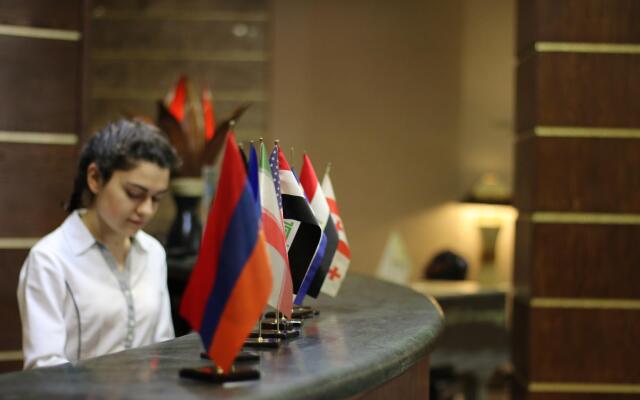 New Nairi Hotel