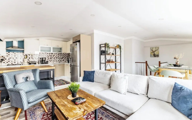 Central and Cozy Flat With Terrace in Sisli